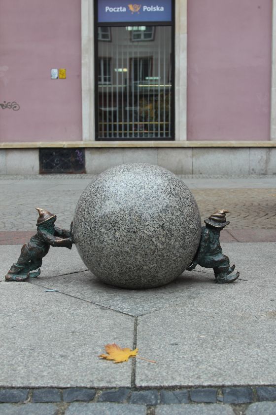 Der Wert des Wiederholens - Sisypher dwarves by tomasz moczek pl in wroclaw