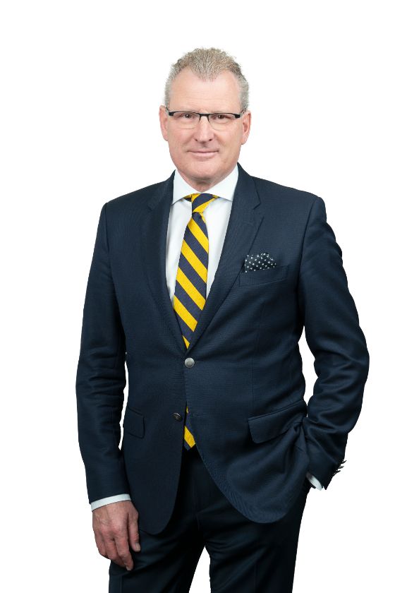 Foto 2: Porträt Heinz Tännler mit Krawatte, Hochformat