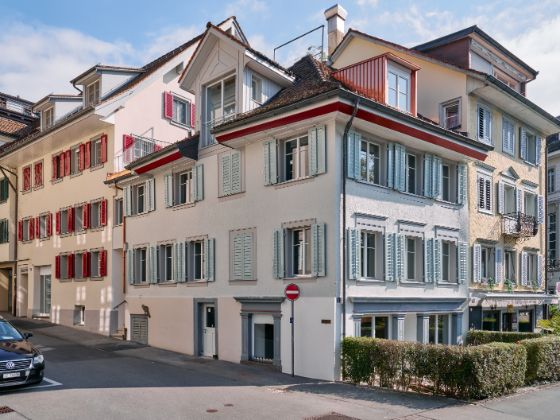 Ansicht der Seestrasse 1 nach Umbau, weisse Fassade