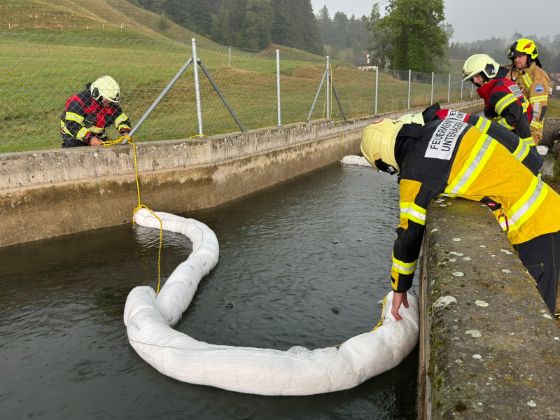 Ölsperre Lorzenkanal
