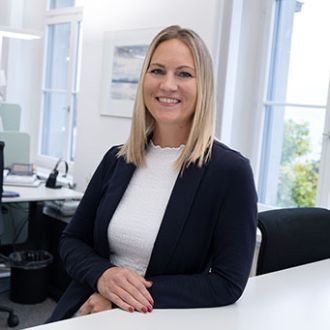 Salomé Arnold erzählt über ihren Arbeitsalltag als Assistentin Leitung Staatskanzlei