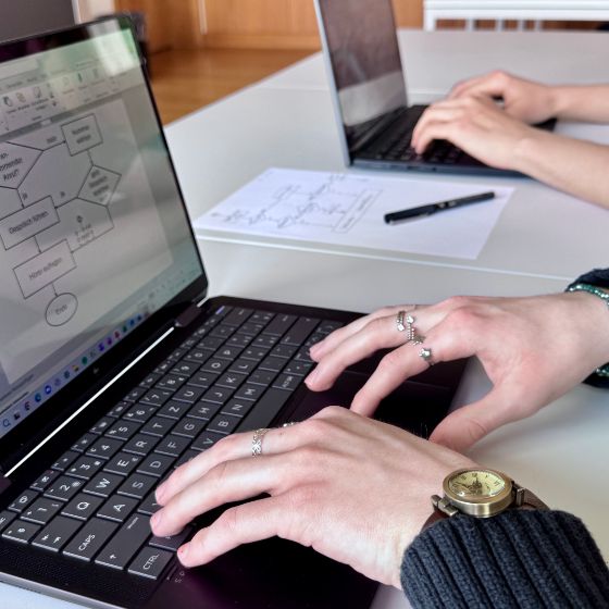 Arbeit-an-Laptop
