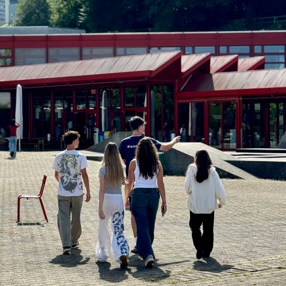 Schülerinnen und Schüler lernen Kanti-Areal kennen