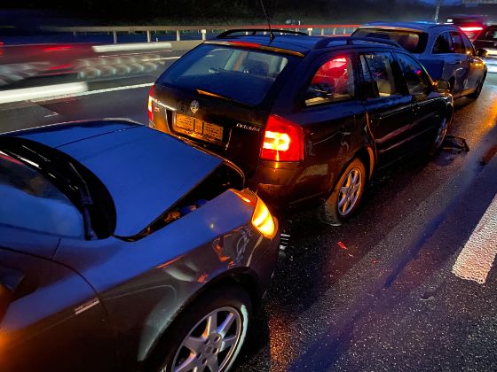 Auffahrunfall mit vier Autos