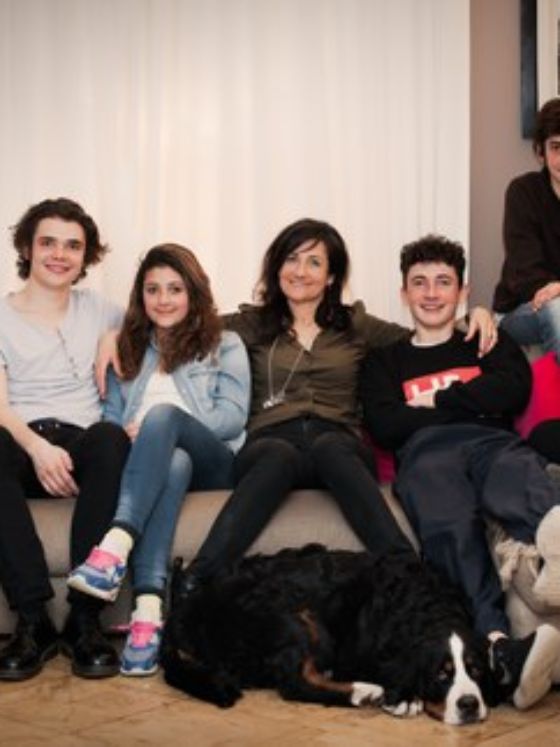 Familienfoto mit 4 Kindern.