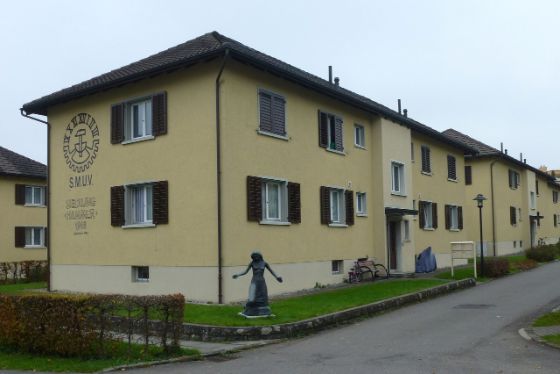 Gelbe Arbeiterhäuser nebeneinander