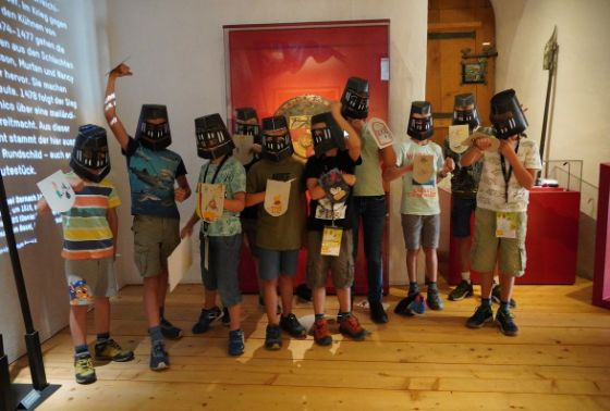 Das Mittelalter - Impressionen aus der Zuger Burg Klassenfoto