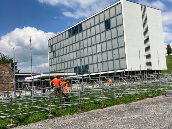 Aufbau Tribüne