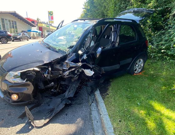 Seitlich-frontale Kollision zwischen zwei Autos