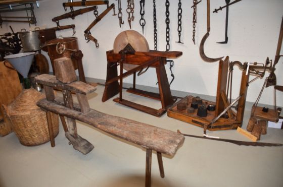 Bild 4: Die ortskundliche Sammlung im Chlösterli mit ihren Schätzen aus den Themenbereichen Haushalt, Handwerk, Gewerbe und Landwirtschaft. Foto: Bürgergemeinde Unterägeri
