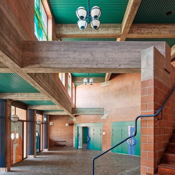 Schulhaus Röhrliberg Eingangsbereich Aula