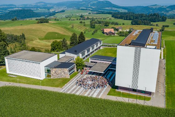 Schulhaus von oben