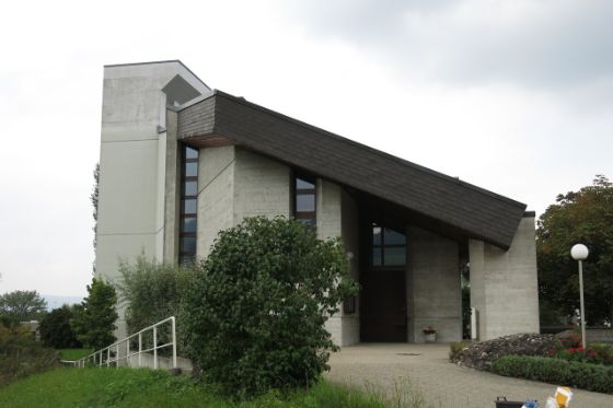 Auffahrt zur reformierten Kirche in Rotkreuz