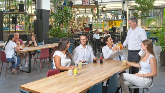 Geschäftsleute im Freiruum in Zug