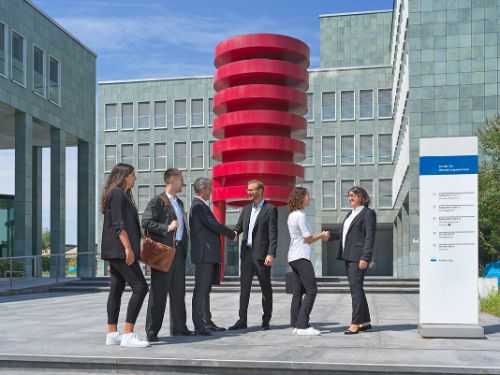 Geschäftstreffen bei der Verwaltung in Zug