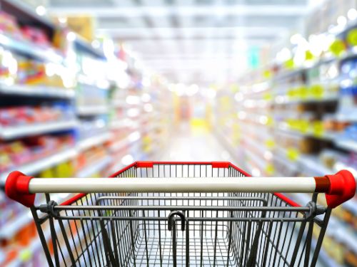 Einkaufswagen im Supermarkt