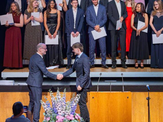 Der Rektor WMS gratuliert allen erfolgreichen Absolventinnen und Absolventen