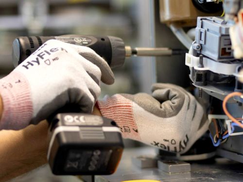 Arbeiten an einer Maschine