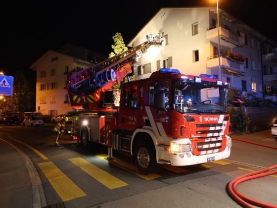 Rauch und Flammen in Küche