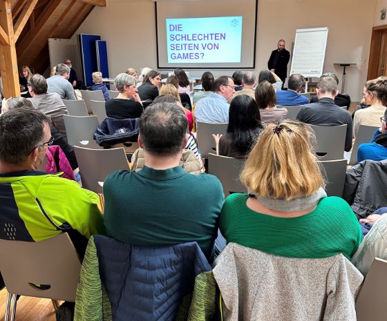 Bild 1 Elternbildungskurs Positive Aspekte von Games von eff-zett Elternbildung in der Bibliothek Zu